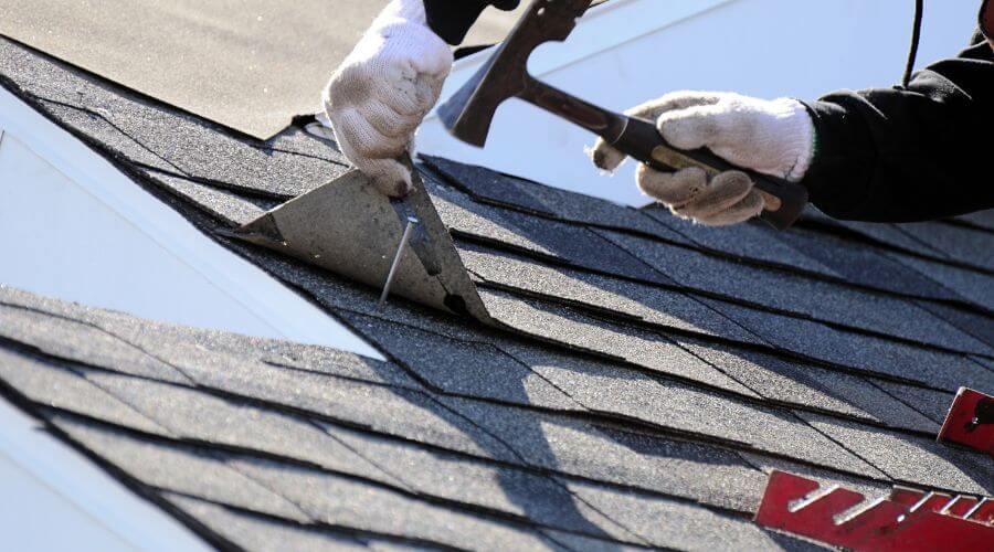 Professional gutter cleaning in Kilbourne, LA